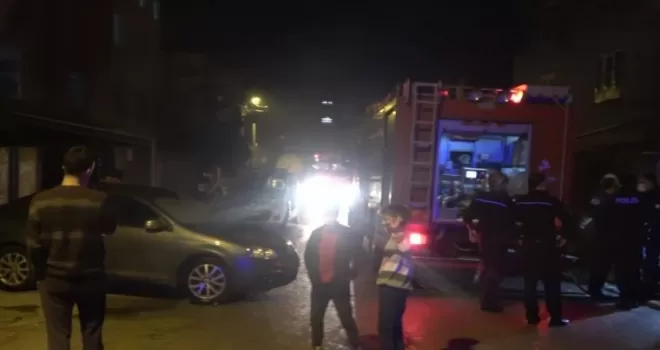 Derbi maçını izlerken yangına yakalandılar