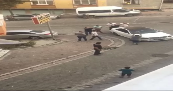 (ÖZEL) Dükkan sahibi ile kiracısı arasında kaldırım taşlı kavga

