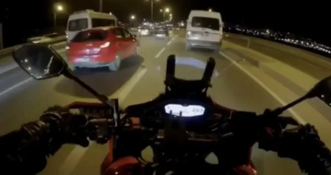 (Özel) E-5 Karayolu’nda tartıştığı motosikletliye çarpıp kaçtı
