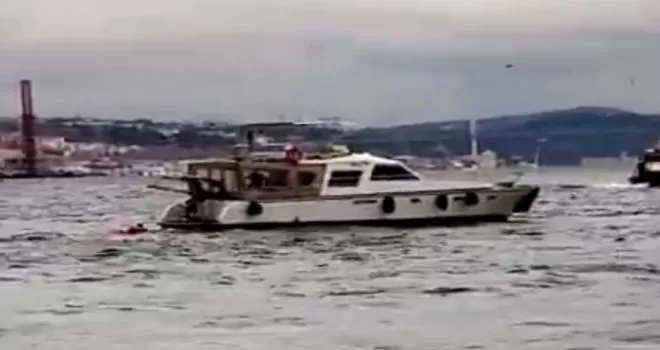 (Özel) Eminönü’nde denize atlayan şahıs kurtarıldı
