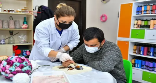 Özel gençler bu atölyede sosyalleşiyor
