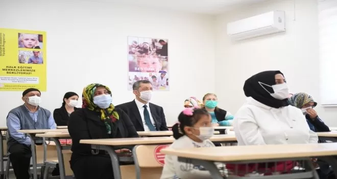 Özel gereksinimli çocukların velileri de ders başı yapıyor
