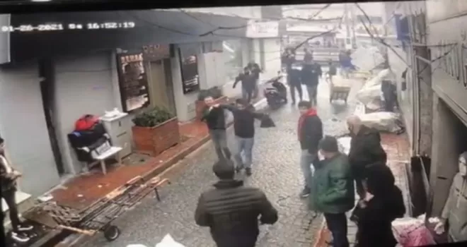 (Özel) Hırsıza esnaf dayağı
