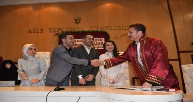 (Özel) İkizler, 14 Şubat Sevgililer Günü’nde dünyaevine girdi
