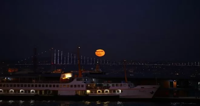 İstanbul’da dolunay manzarası göz kamaştırdı