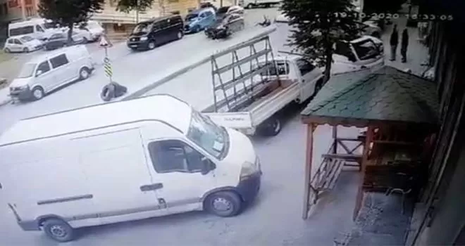 (Özel) İstanbul’da feci kaza: Ölümden kıl payı kurtuldular
