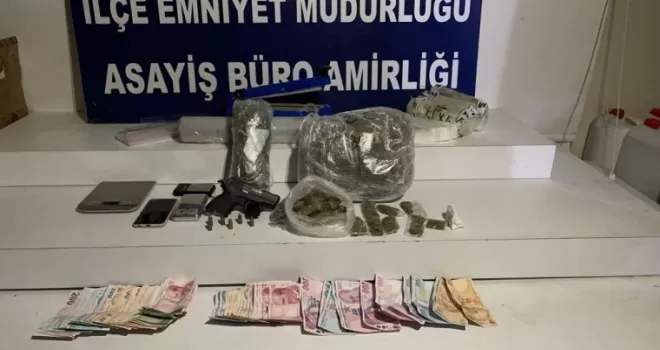 İstanbul’da koltuk değnekli cezaevi firarisi kadın torbacı yakalandı