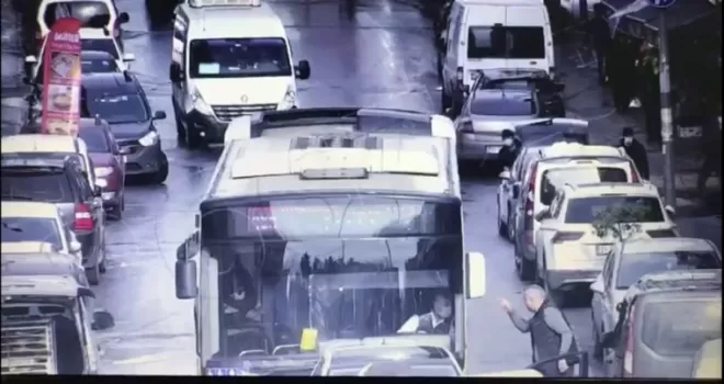 (Özel) İstanbul’da otobüs şoförüne saldırıyla ilgili yeni görüntüler kamerada
