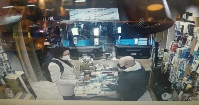 (Özel) İstanbul’da “peruklu hırsız” cep telefonunu çaldı
