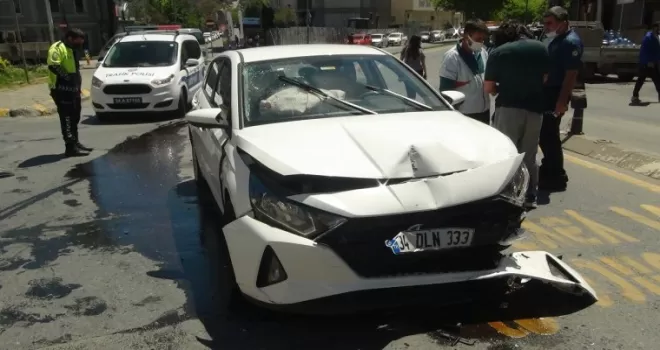 İstanbul’da zincirleme kazada genç kadın şok yaşadı