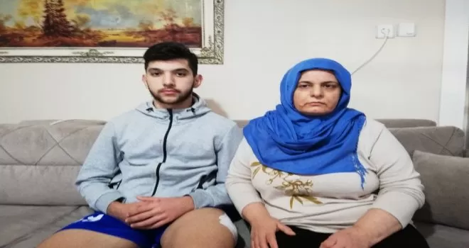 (Özel) İstanbul’un göbeğinde bıçaklı dehşet kamerada
