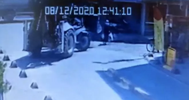 (Özel) İstanbul’un göbeğinde kepçe dehşeti kamerada
