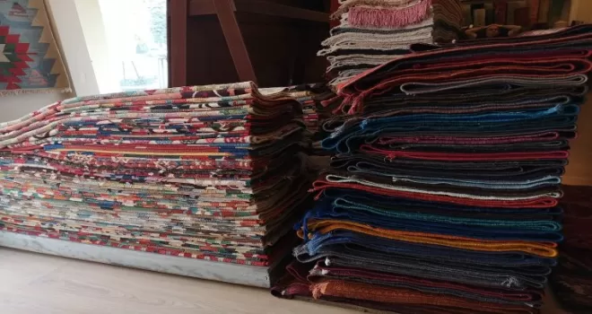 (Özel) Kadıköy’de 2 milyonluk halı hırsızlığı kamerada
