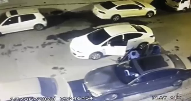 (Özel) Kağıthane’de maskeli hırsızlar park halindeki aracın teybini çaldı
