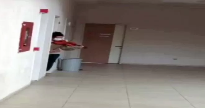  Karantinada Fikrimin İnce Gülü’nü kemanla çalarak moral buldular