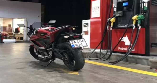 (ÖZEL) Kartal’da motosiklet hırsızlığı kamerada
