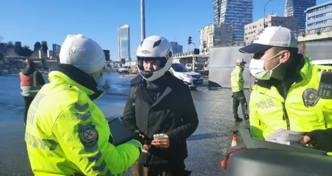 (Özel) Kasksız, maskesiz motosikletli ceza üstüne ceza yedi
