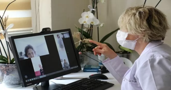 Korona virüsten dolayı evinden çıkamayan hastalara videolu tedavi