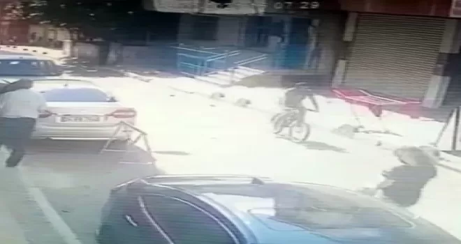 (ÖZEL) Küçükçekmece’de bisiklet hırsızlığı kamerada
