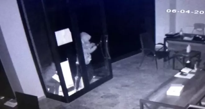 Küçükçekmece’de hırsızlık girişimi kamerada