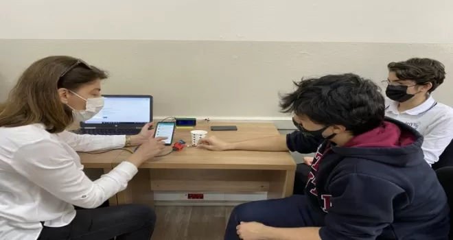 (ÖZEL) Liseliler ’Online Ateş Ölçer’ cihazı üretti
