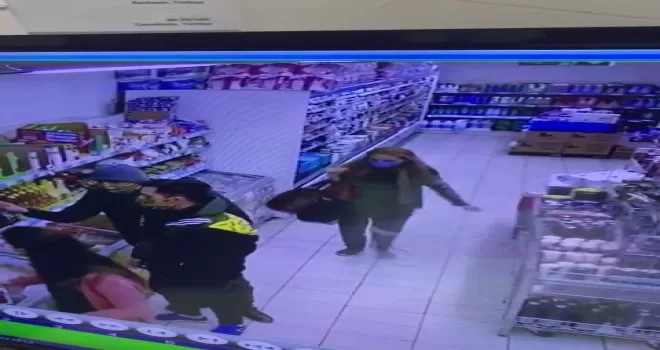 Markette kadın şahsın kaşla göz arasında telefon çaldığı anlar
