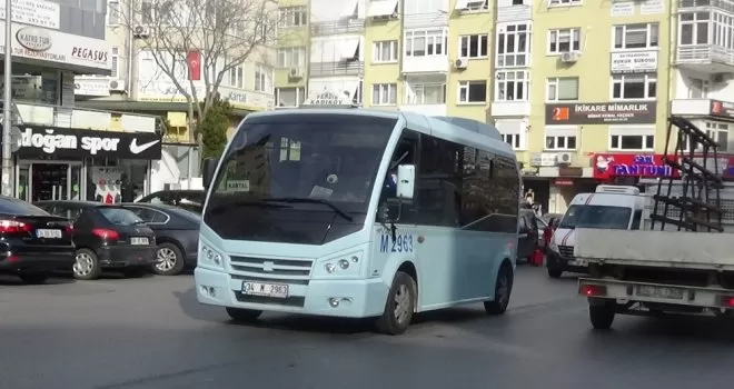 Minibüsçüler araçlarına siyah kurdele bağlayarak şehitleri andı