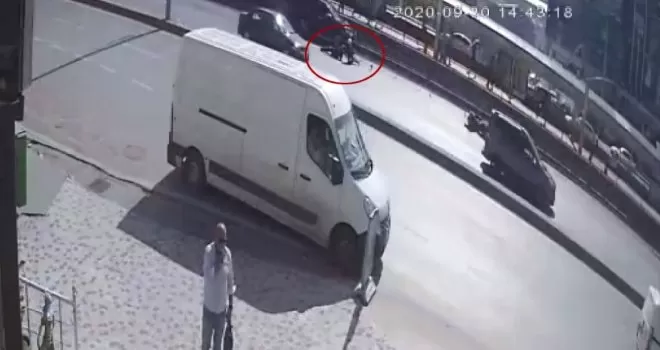 Motosiklet kazaları güvenlik kamerasında