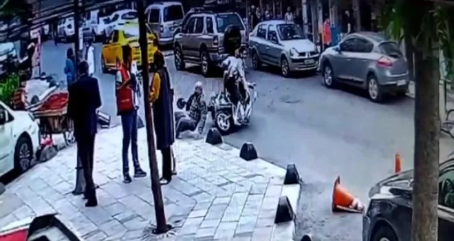 (Özel) Motosikletin yaşlı adama çarptığı anlar kamerada
