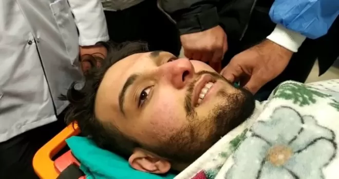 (ÖZEL) Muhammed Enes ve ağabeyi enkaz altındaki 198 saati İHA’ya anlattı
