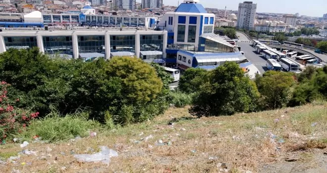 (ÖZEL) Otogarın çevresi çöp yığınlarıyla doldu
