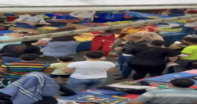 Pazarda kadınlar kavga etti, erkekler güçlükle ayırdı