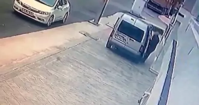 Pendik’te otomobil hırsızlığı kamerada