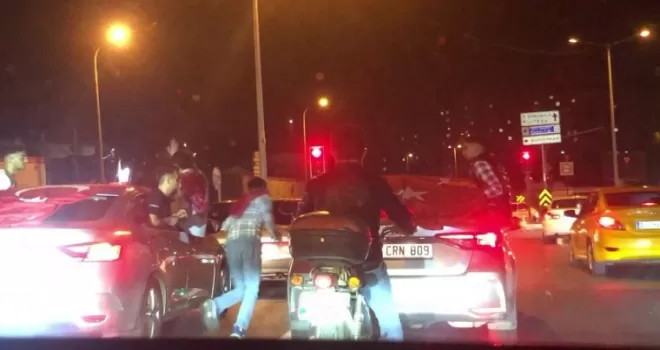 (Özel) Pendik’te tehlikeli asker konvoyu kamerada
