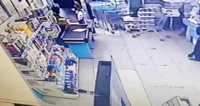 Pişkin hırsız market çalışanın elini ısırdı