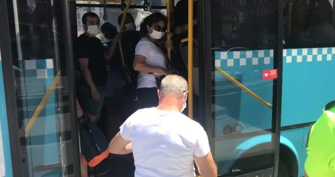 Polisin durdurduğu tıka basa dolu otobüsten 48 yolcu çıktı