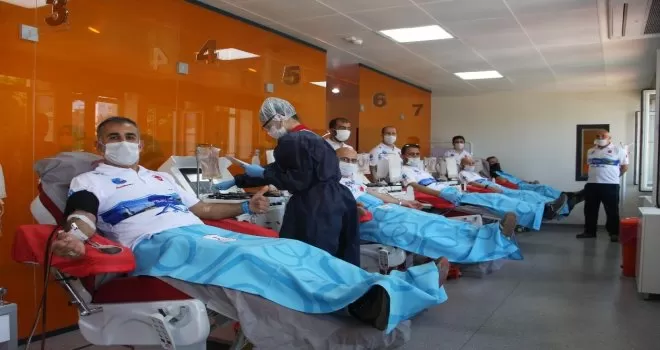 Sarayburnu Fatihleri'nden Kızılay'a kan bağışı 