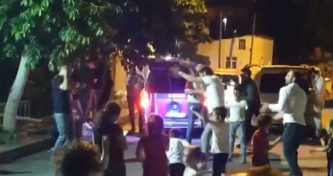 Sosyal mesafeyi hiçe sayarak asker eğlencesi yaptılar