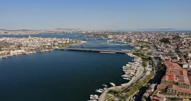 (ÖZEL) Su altında bulunan altınlar hayvanlara mama oldu
