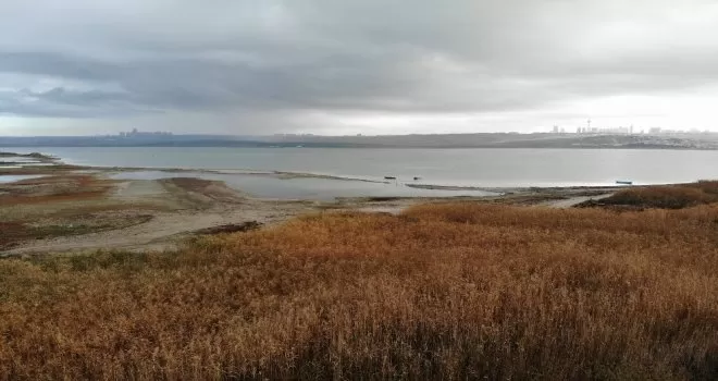  Suların çekildiği Büyükçekmece Barajı’nda korkutan görüntü