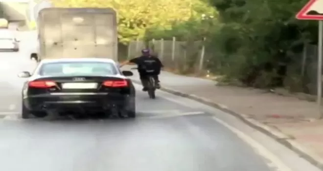 Sultangazi’de tehlikeli bisiklet yolculuğu