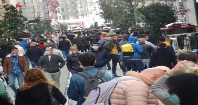 (Özel) Taksim’de kurallara uymayanlara ceza yağdı
