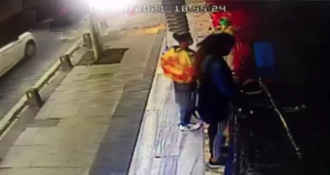  Ümraniye’de kadın şahıs yaptığı hırsızlığa çocuğunu da karıştırdı