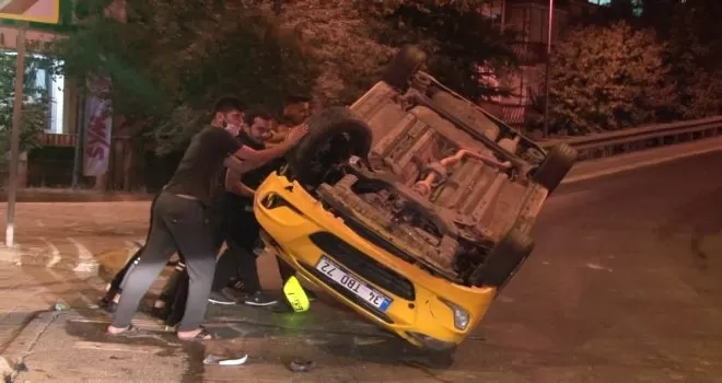 (Özel) Ümraniye’de taksi takla attı: 1 yaralı
