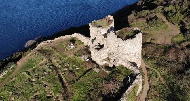 (Özel) UNESCO listesindeki tarihi kale harabeye döndü

