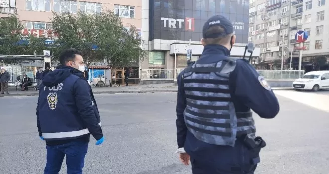  Ünlü oyuncu Bora Akkaş polis denetimine takıldı!