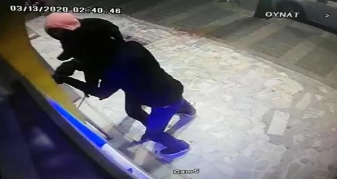 Üsküdar’da maskeli PTT soygunu kamerada