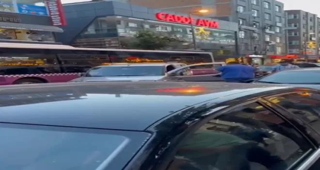  Yol verme tartışma yumruklu kavgaya dönüştü
