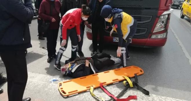 (ÖZEL) Yolun karşısına geçmeye çalışan yaşlı kadına tır çarptı
