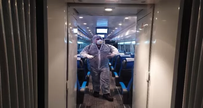 (Özel) Yüksek hızlı tren titizlikle dezenfekte ediliyor
